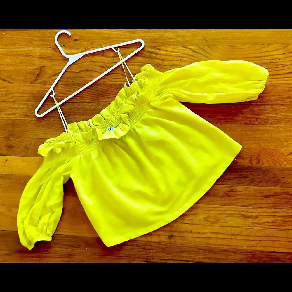 💛Zara yellow top can put down to shoulder💛